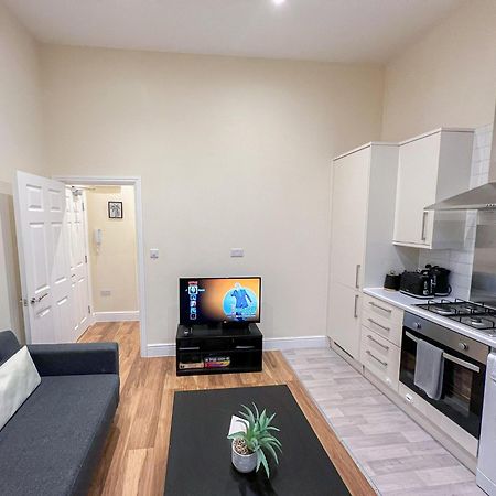 Charming 2-Bedroom Flat In Shepherd'S Bush, Near Hammersmith Londres Extérieur photo